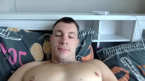 Snapshot of capt_oliver chatting on 12/16/25, 05:45 follow my twitter online show from 12/16/25, 05:45