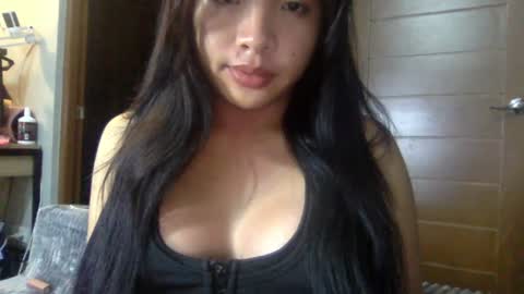 Yumi Aera online show from 06/27/26, 09:25