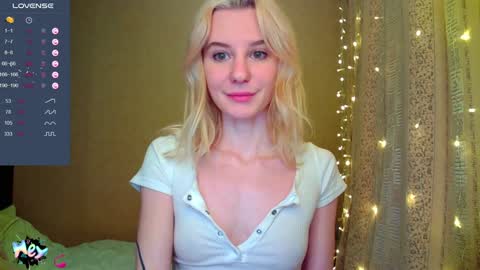 Snapshot of caramel_pie_ chatting on 12/29/24, 06:49 caramel online show from 12/29/24, 06:49