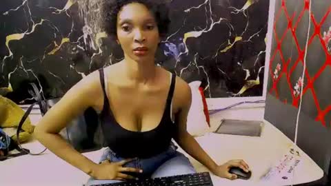 Snapshot of caramelminxx_ chatting on 06/22/26, 06:43 caramelminxx_ online show from 06/22/26, 06:43