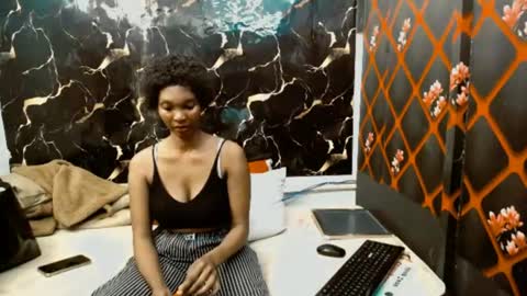 Snapshot of caramelminxx_ chatting on 07/08/26, 07:24 caramelminxx_ online show from 07/08/26, 07:24