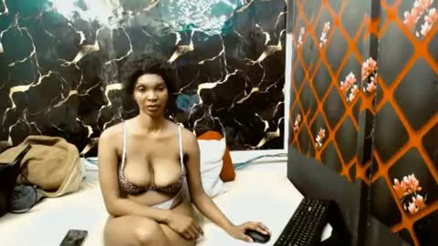 Snapshot of caramelminxx_ chatting on 07/11/26, 07:55 caramelminxx_ online show from 07/11/26, 07:55