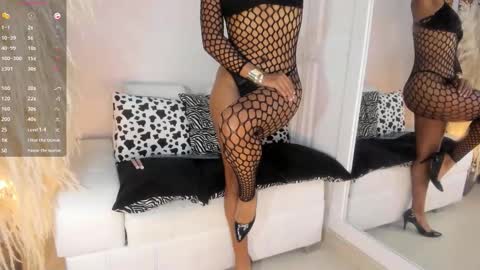 Snapshot of cardykambell chatting on 11/23/25, 04:56 cardykambell online show from 11/23/25, 04:56