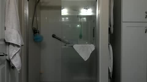 Snapshot of caressluving chatting on 01/30/25, 02:49 Caressluving online show from 01/30/25, 02:49