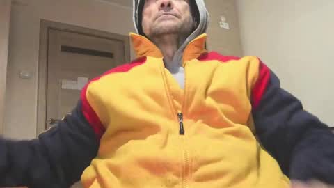 Snapshot of carin_the_body chatting on 02/18/25, 04:15 Laz online show from 02/18/25, 04:15