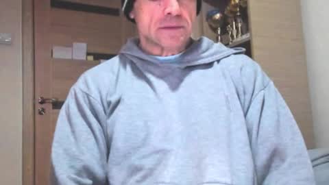 Snapshot of carin_the_body chatting on 11/18/25, 02:21 Laz online show from 11/18/25, 02:21