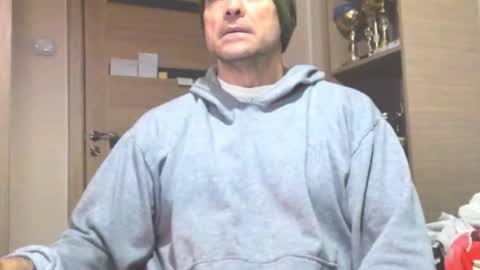 Snapshot of carin_the_body chatting on 11/25/25, 04:23 Laz online show from 11/25/25, 04:23