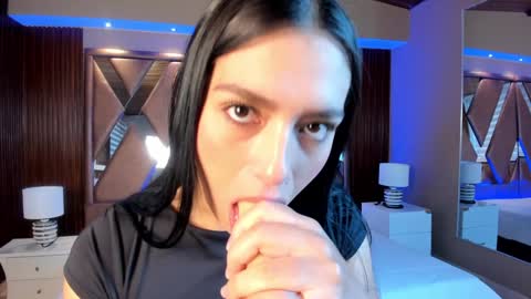 Snapshot of carina_rossi chatting on 01/25/25, 11:34 Carina online show from 01/25/25, 11:34