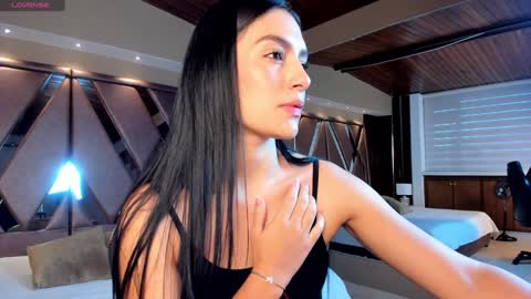 Snapshot of carina_rossi chatting on 01/28/25, 11:28 Carina online show from 01/28/25, 11:28