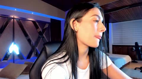 Snapshot of carina_rossi chatting on 01/29/25, 11:30 Carina online show from 01/29/25, 11:30
