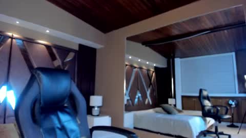 Snapshot of carina_rossi chatting on 02/11/25, 11:32 Carina online show from 02/11/25, 11:32