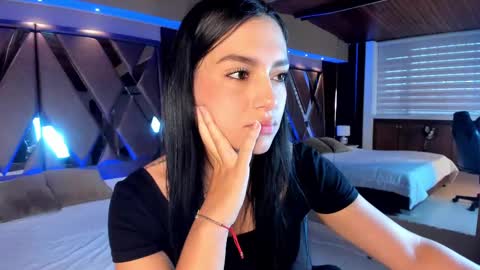 Snapshot of carina_rossi chatting on 02/22/25, 11:57 Carina online show from 02/22/25, 11:57