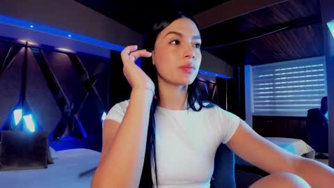 Snapshot of carina_rossi chatting on 02/25/25, 12:24 Carina online show from 02/25/25, 12:24