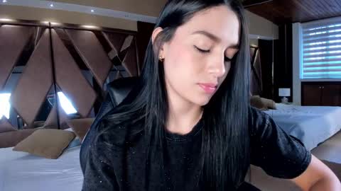 Snapshot of carina_rossi chatting on 03/09/25, 12:53 Carina online show from 03/09/25, 12:53
