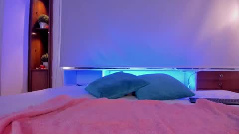 Snapshot of carina_rossi chatting on 03/12/25, 06:00 Carina online show from 03/12/25, 06:00