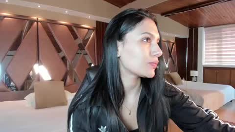 Snapshot of carina_rossi chatting on 10/01/25, 12:11 Carina online show from 10/01/25, 12:11