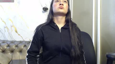 Snapshot of caritoluna_ chatting on 11/04/25, 03:27 Carito online show from 11/04/25, 03:27