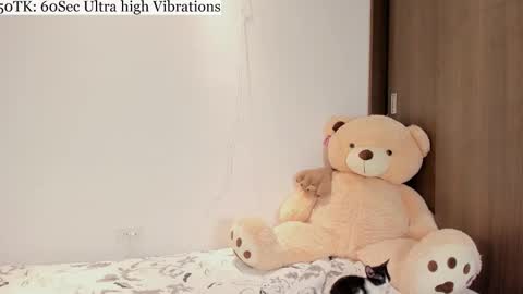 Snapshot of carla_adamss chatting on 09/30/25, 02:05 Carla online show from 09/30/25, 02:05