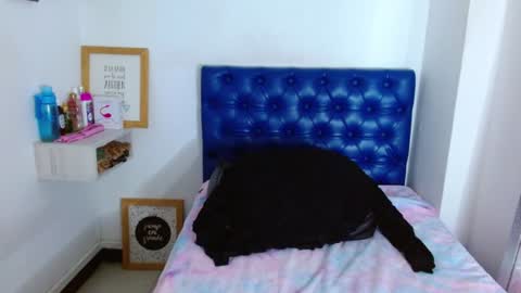 Snapshot of carla_beer chatting on 01/13/25, 04:41 Carla online show from 01/13/25, 04:41