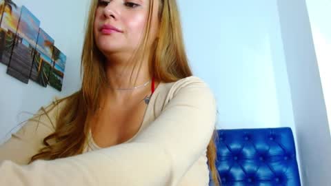 Snapshot of carla_beer chatting on 02/08/25, 06:01 Carla online show from 02/08/25, 06:01