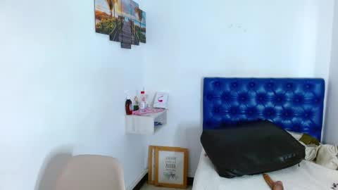 Snapshot of carla_beer chatting on 02/25/25, 05:47 Carla online show from 02/25/25, 05:47