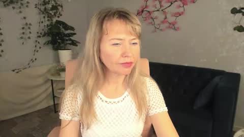 Snapshot of carla_vogue chatting on 11/15/25, 05:49 Carla Vogue online show from 11/15/25, 05:49