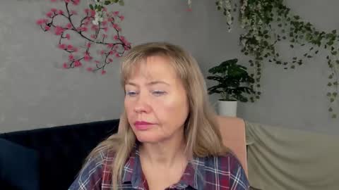 Snapshot of carla_vogue chatting on 11/19/25, 06:02 Carla Vogue online show from 11/19/25, 06:02