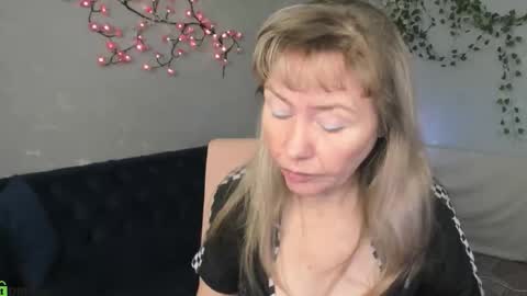 Snapshot of carla_vogue chatting on 11/23/25, 03:06 Carla Vogue online show from 11/23/25, 03:06