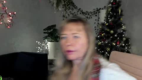 Snapshot of carla_vogue chatting on 12/05/25, 10:57 Carla Vogue online show from 12/05/25, 10:57