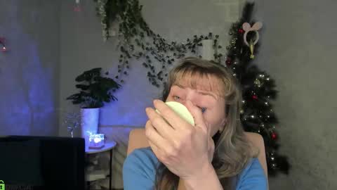 Snapshot of carla_vogue chatting on 12/14/25, 02:50 Carla Vogue online show from 12/14/25, 02:50