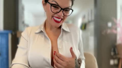 Carla Connor online show from 10/08/25, 10:24