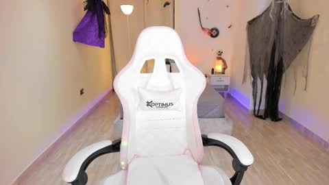 Alejandra online show from 10/28/25, 01:53