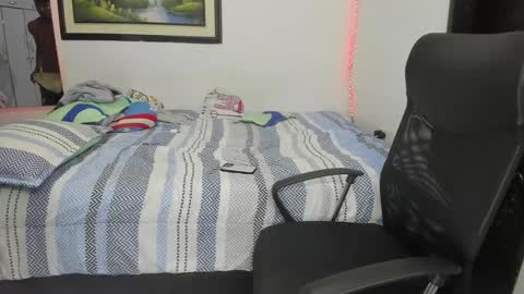 Snapshot of carlitosex09 chatting on 01/11/25, 05:10 master online show from 01/11/25, 05:10