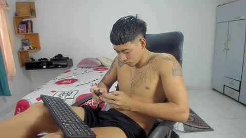 Snapshot of carlitosex09 chatting on 10/17/25, 02:30 master online show from 10/17/25, 02:30