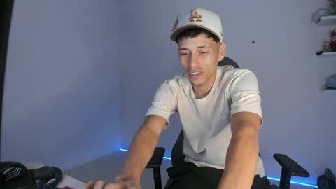 carlossmi01 online show from 04/07/26, 01:22
