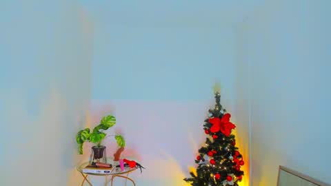 Snapshot of carlota_peach chatting on 12/31/24, 03:53 Andrea online show from 12/31/24, 03:53