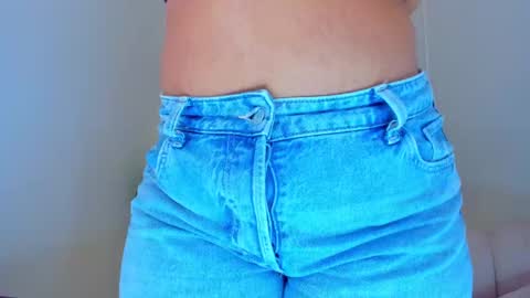 Snapshot of carlota_peach chatting on 01/04/25, 07:23 Andrea online show from 01/04/25, 07:23