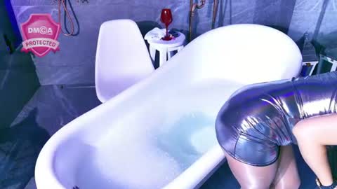 Snapshot of carlotta_ricci chatting on 06/11/26, 12:43 Carla Carla I am sensual goddes and i was born for loveworshipping and enjoyment. online show from 06/11/26, 12:43