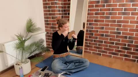 Eva online show from 11/25/25, 07:25