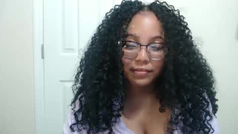 Snapshot of carmellovekisses chatting on 09/08/25, 11:48 CARAMEL xoxo online show from 09/08/25, 11:48