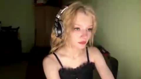 Elina online show from 06/19/26, 11:52