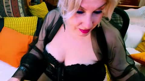 Snapshot of carmenrossi chatting on 12/18/25, 09:04 Carmen online show from 12/18/25, 09:04