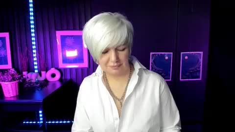 Snapshot of carmensoft chatting on 12/01/25, 10:04 Carmen online show from 12/01/25, 10:04