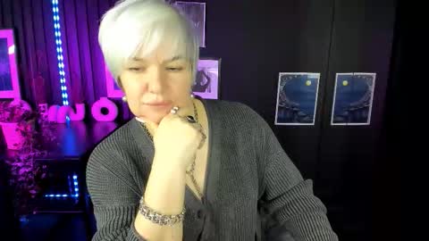 Snapshot of carmensoft chatting on 12/19/25, 09:44 Carmen online show from 12/19/25, 09:44