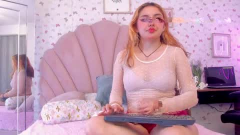 carmesi_ online show from 05/01/26, 06:45