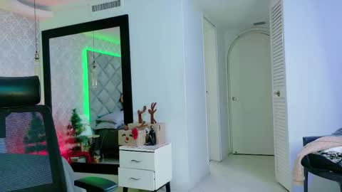 caro_adams1 online show from 01/10/26, 10:50