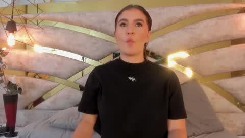 caro_giraldo_ online show from 10/21/25, 11:44