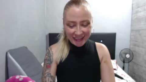 Snapshot of caro_milf_ chatting on 07/29/26, 05:44 Caro milf online show from 07/29/26, 05:44