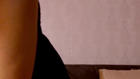 CaroJhones online show from 12/01/25, 05:45