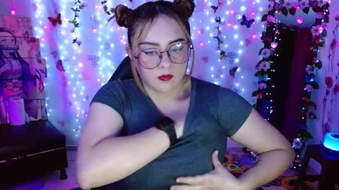 Snapshot of carol20_1994 chatting on 11/30/25, 02:48 Carolina online show from 11/30/25, 02:48